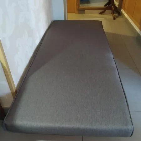 Homestay Familiar En Un Atico Con Gran Terraza Y,cocina ,en La Playa *