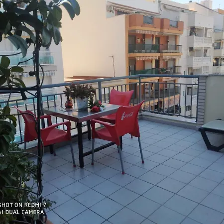 Familiar En Un Atico Con Gran Terraza Y,cocina ,en La Playa Burriana