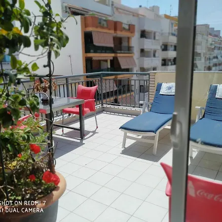 Homestay Familiar En Un Atico Con Gran Terraza Y,cocina ,en La Playa *