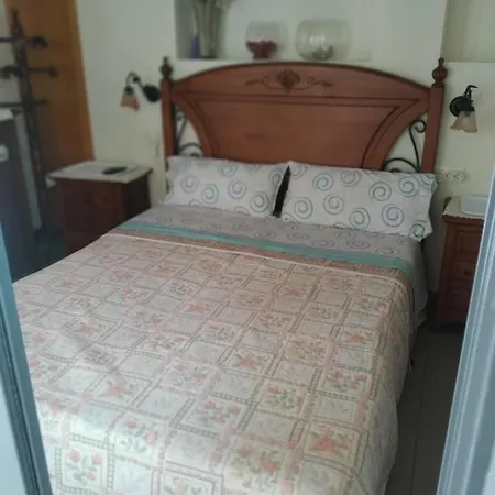 Homestay Familiar En Un Atico Con Gran Terraza Y,cocina ,en La Playa *