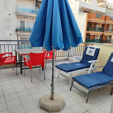 Homestay Familiar En Un Atico Con Gran Terraza Y,cocina ,en La Playa
