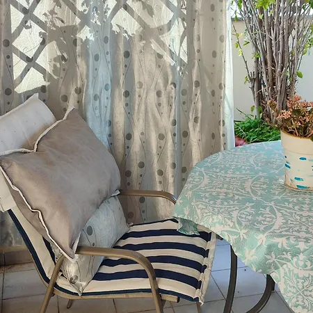 Homestay Familiar En Un Atico Con Gran Terraza Y,cocina ,en La Playa *
