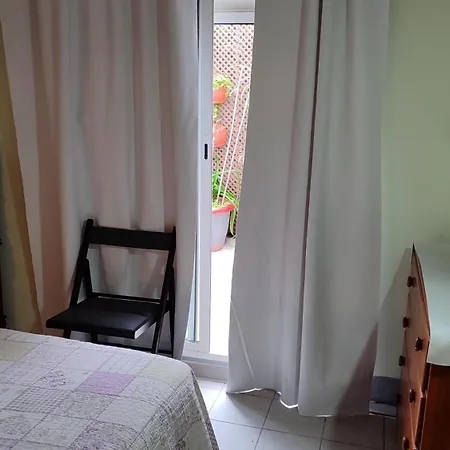 Familiar En Un Atico Con Gran Terraza Y,cocina ,en La Playa Homestay