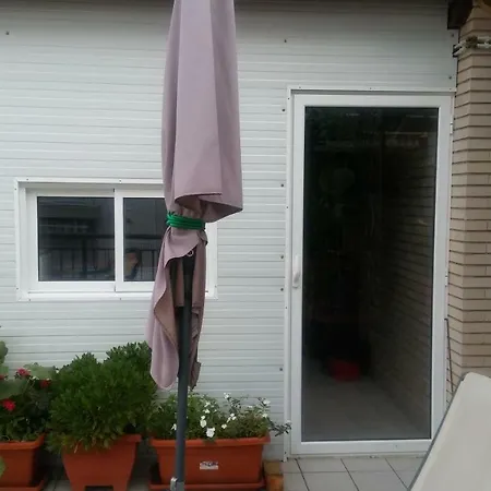 Homestay Familiar En Un Atico Con Gran Terraza Y,cocina ,en La Playa
